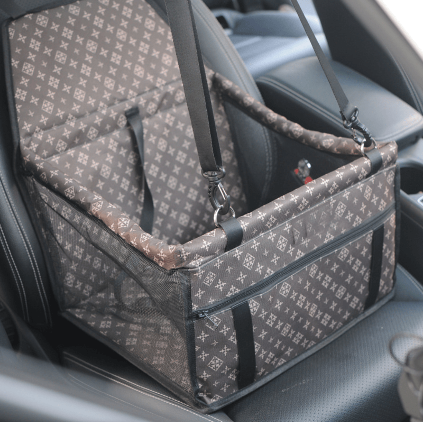 Waterproof Dog Hugs Cat travel carrier for small and medium dogs and cats, designed for comfortable pet travel.